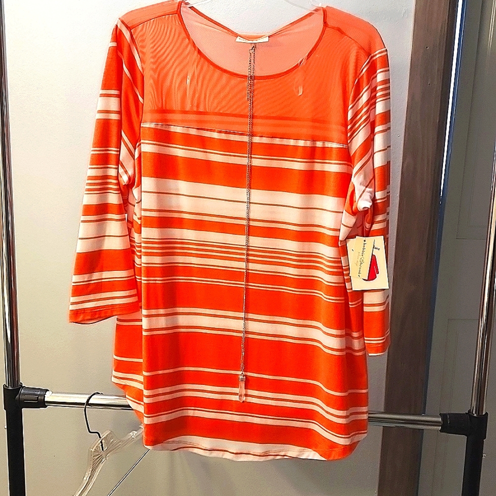REDUCED... FALL CLEARANCE... NWT  Pretty Womens Shirt & Necklace... Size 1X